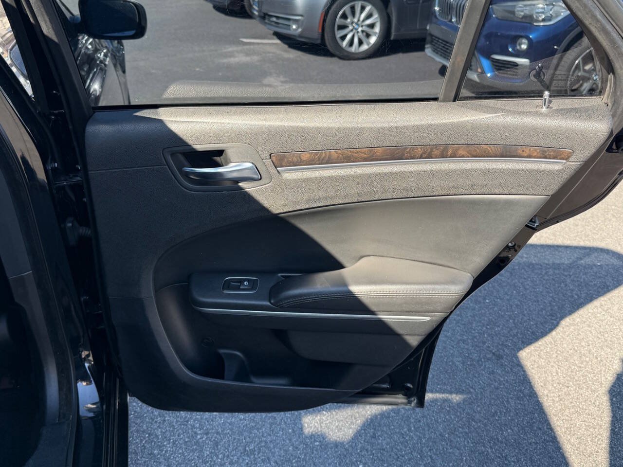 Used 2014 Chrysler 300 C RWD image 36