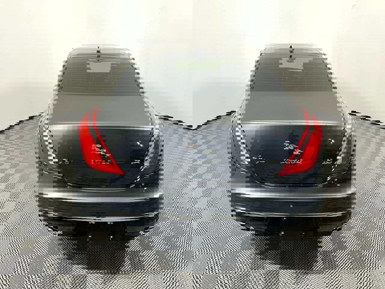 Used 2018 Jaguar XJ L Portfolio image 4