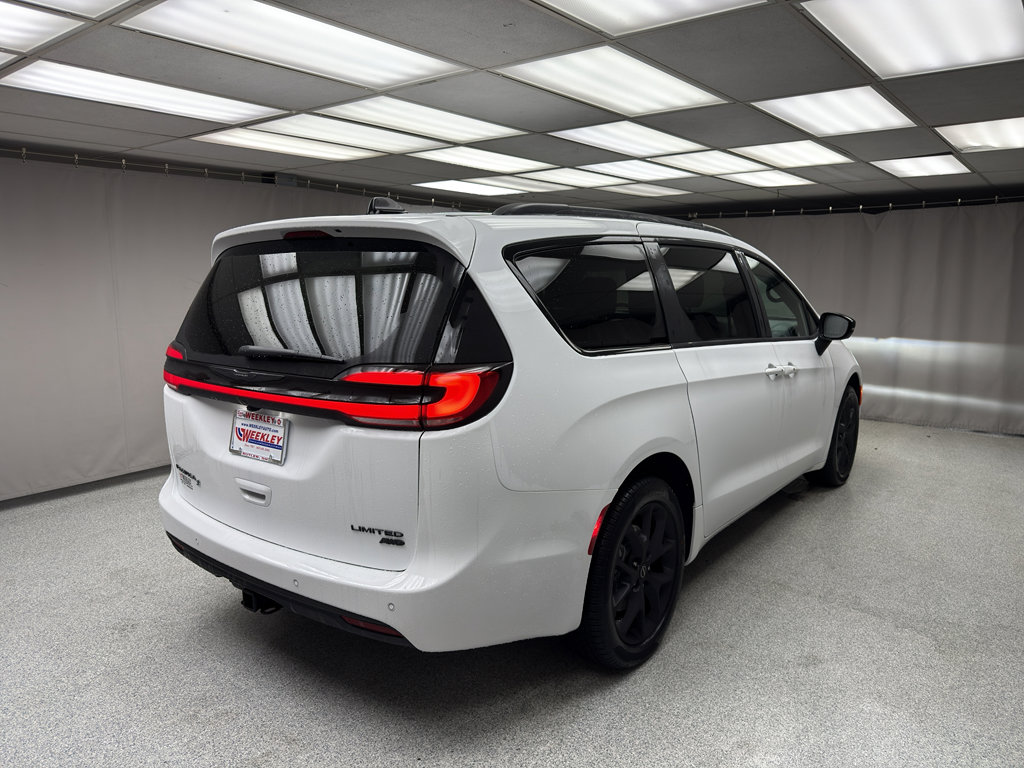 New 2026 Chrysler Pacifica Limited w/ S Appearance Package image 3