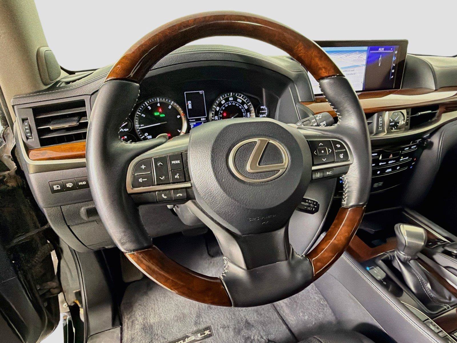 Used 2016 Lexus LX 570 4WD w/ Luxury Package image 11