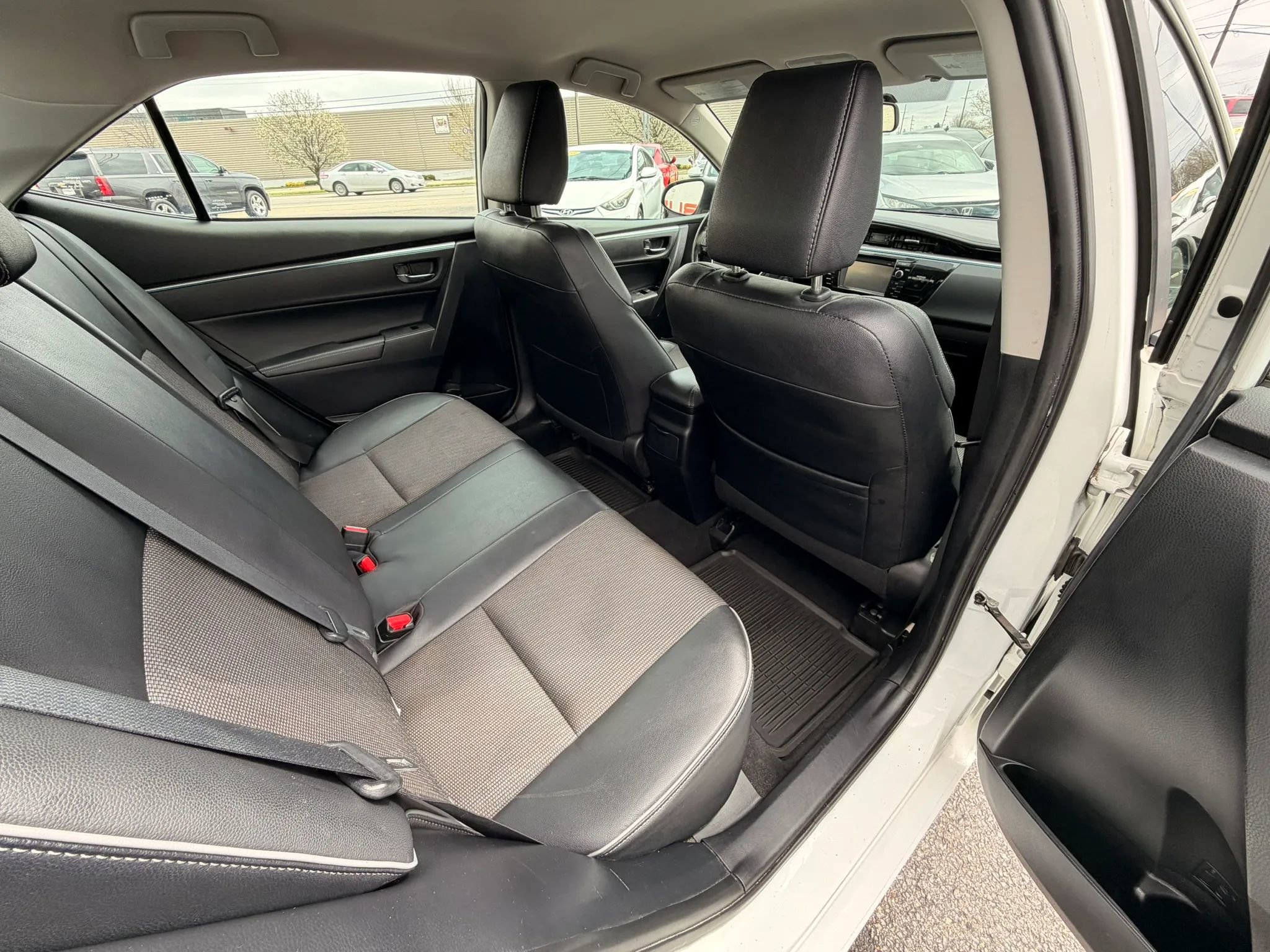 Used 2014 Toyota Corolla S image 29