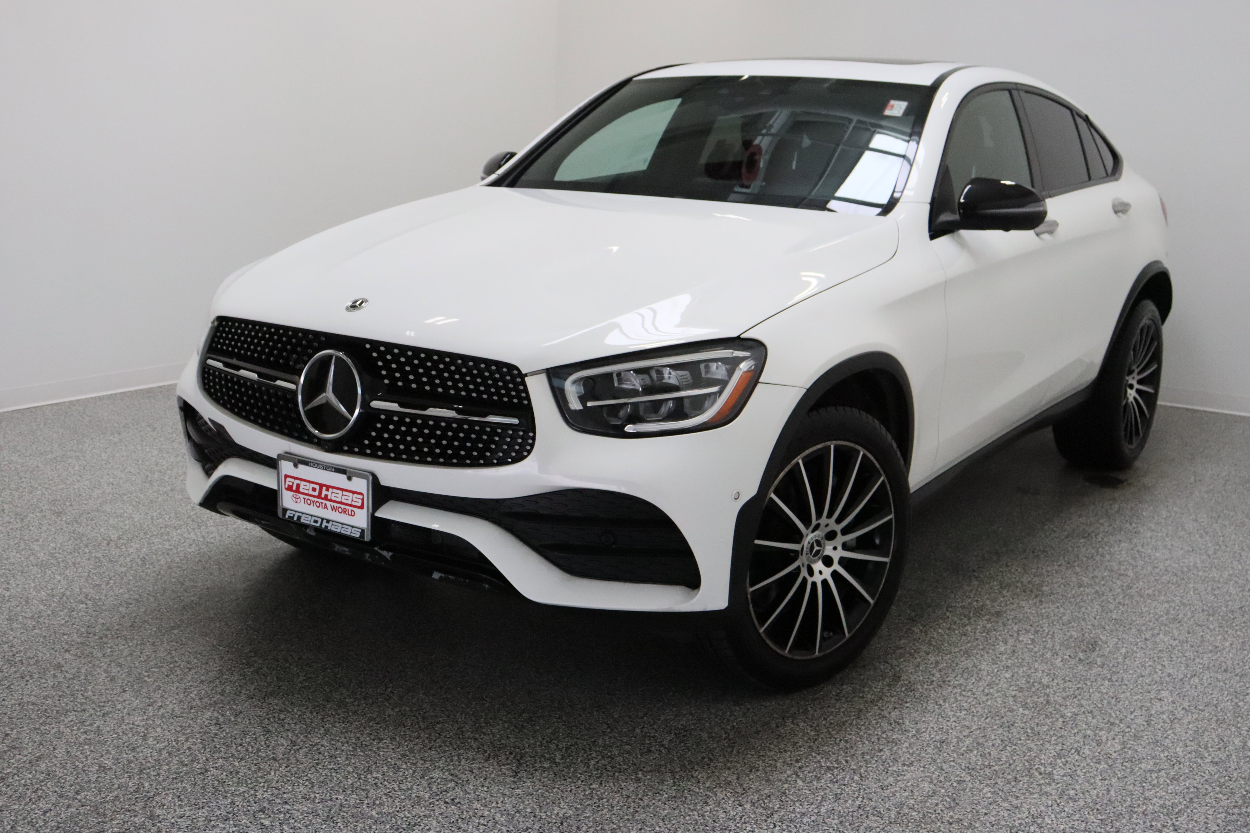 Used 2022 Mercedes-Benz GLC 300 4MATIC Coupe image 2