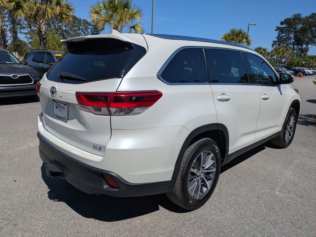 Used 2019 Toyota Highlander XLE FWD image 4