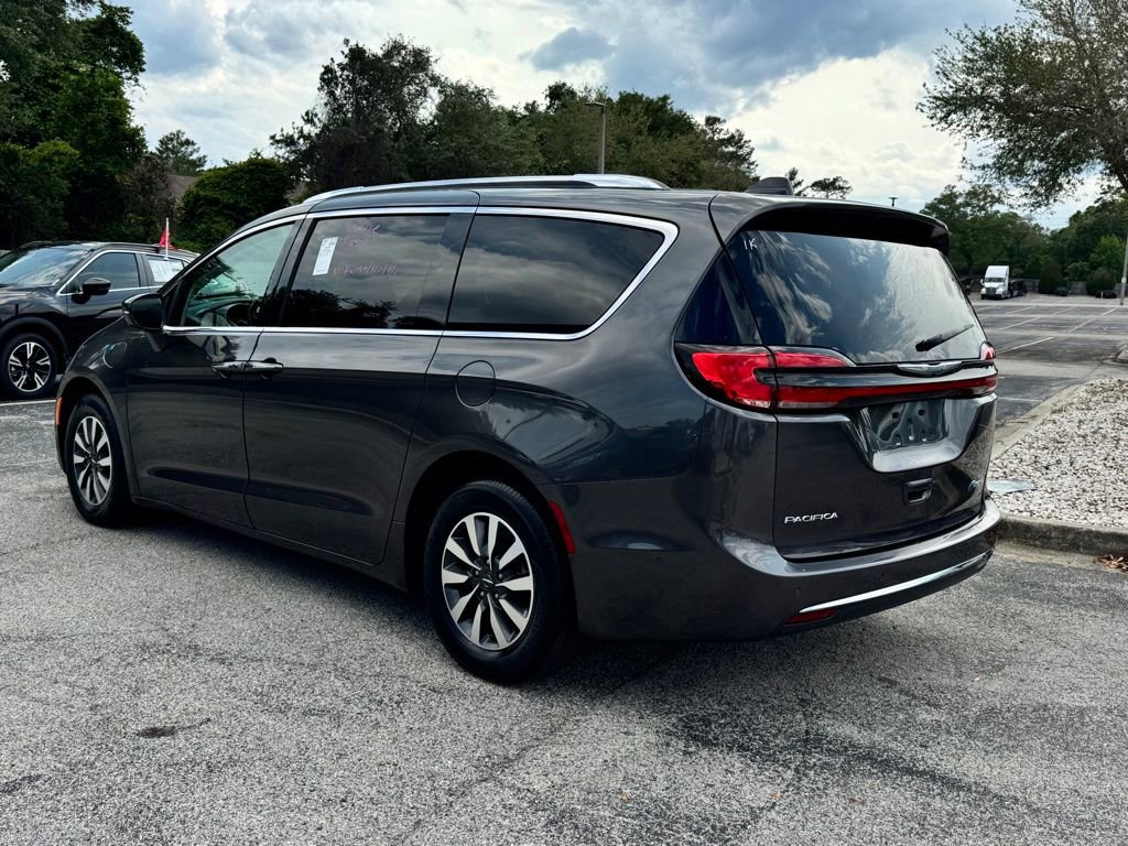 Used 2021 Chrysler Pacifica Touring-L FWD image 4