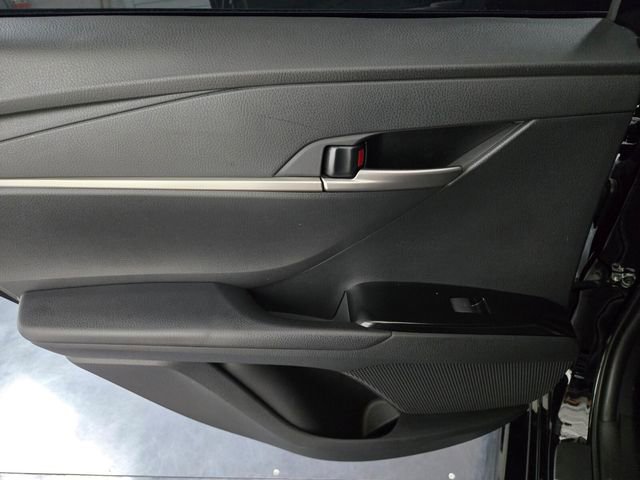 Used 2025 Toyota Camry SE image 18
