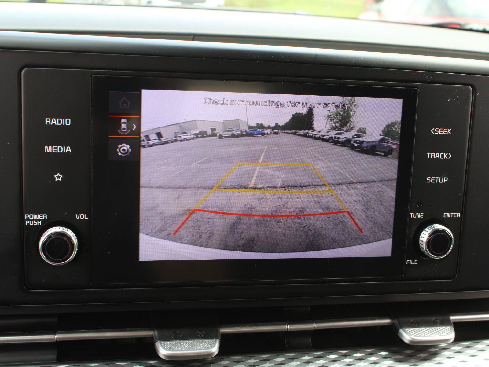 Used 2024 Kia Carnival LX FWD image 13