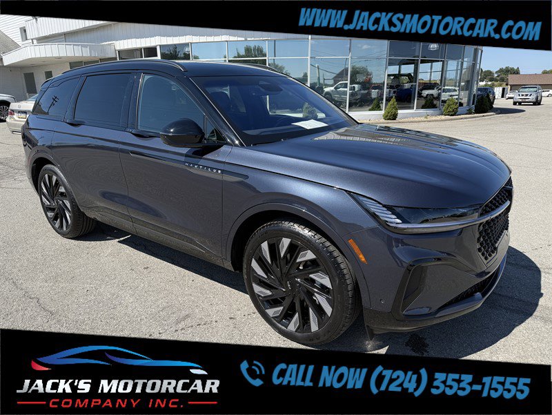 Used 2024 Lincoln Nautilus Reserve w/ Jet Appearance Package (87T) image 8
