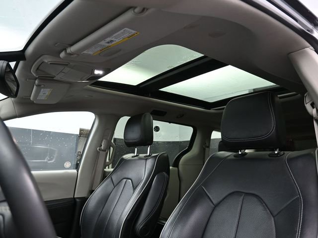 Used 2023 Chrysler Pacifica Limited FWD image 25