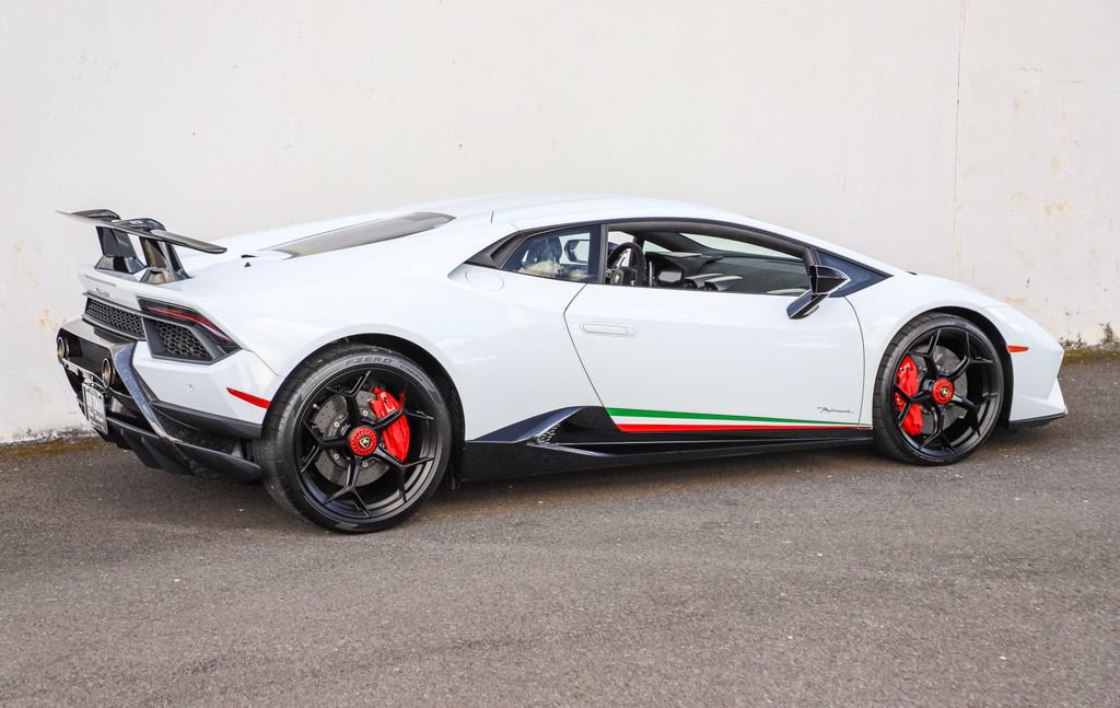 Used 2018 Lamborghini Huracan Performante AWD/4WD image 5