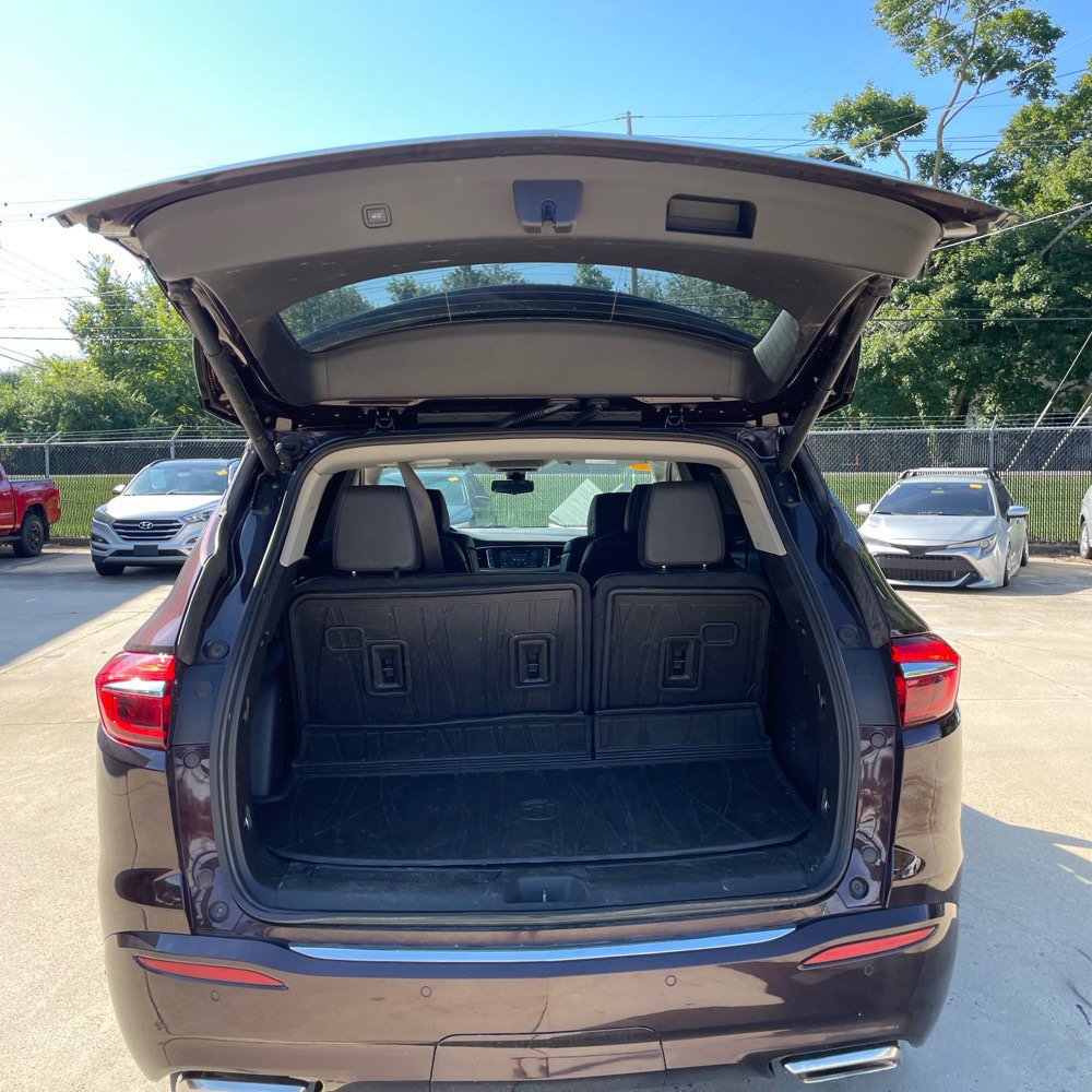 Used 2021 Buick Enclave Avenir w/ Avenir Technology Package AWD/4WD image 18