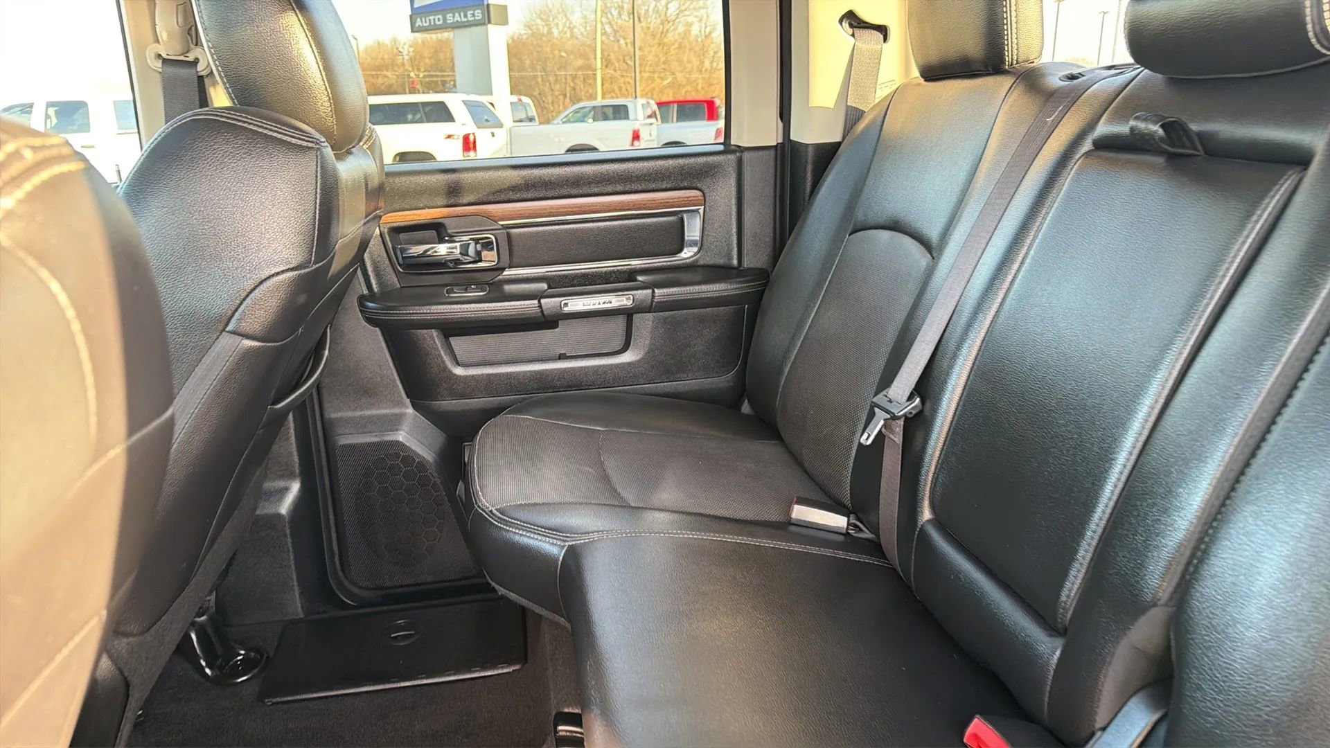 Used 2016 RAM 3500 Laramie image 39