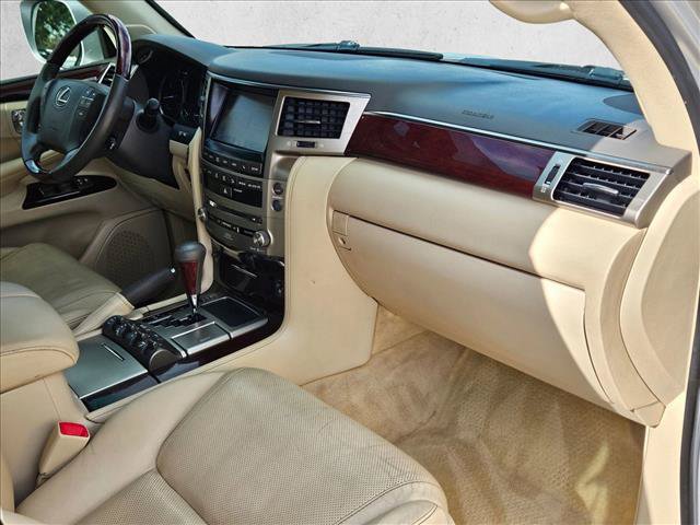Used 2013 Lexus LX 570 4WD w/ Luxury Pkg w/Pre-crash image 27