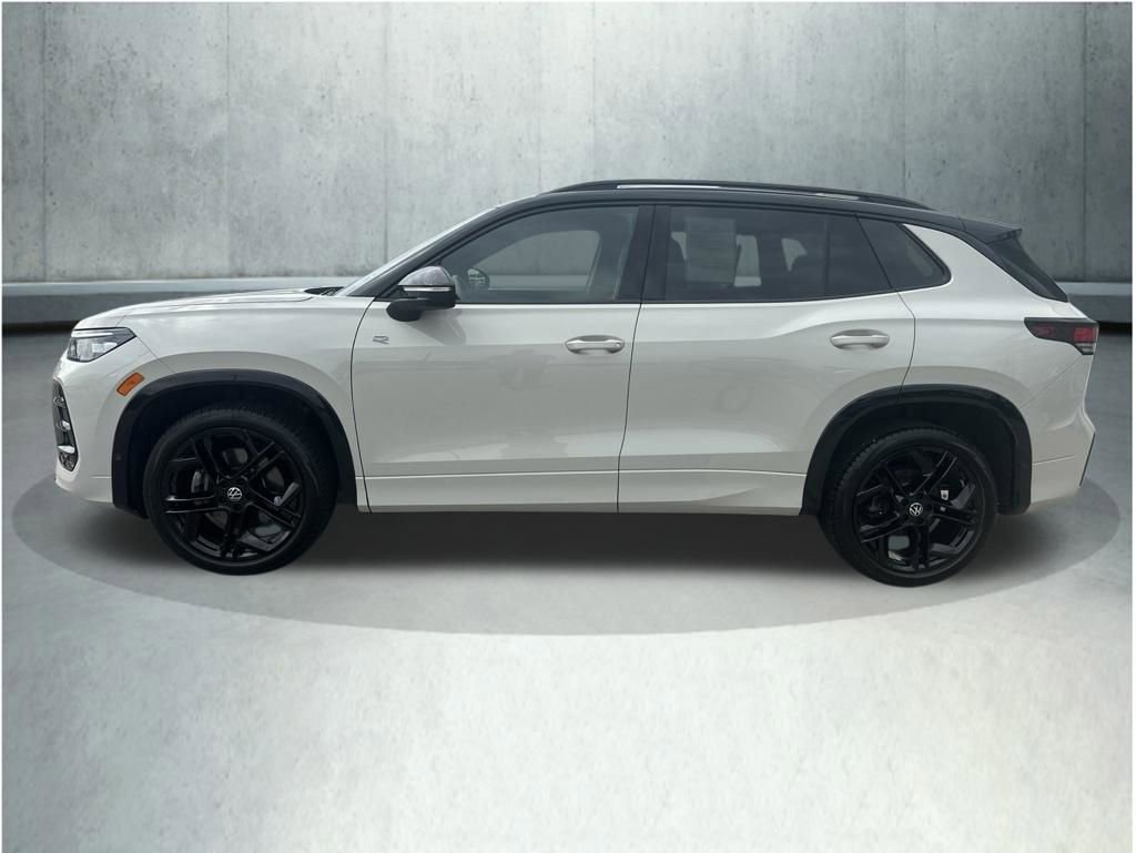 Used 2025 Volkswagen Tiguan SE R-Line AWD/4WD image 2