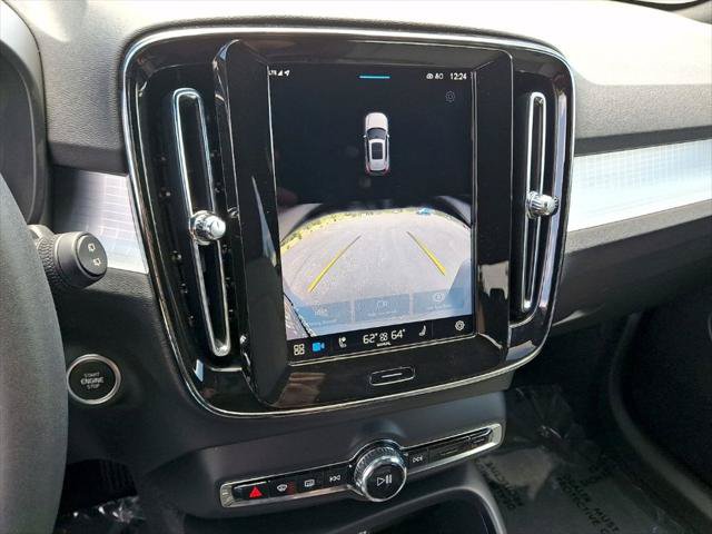 Used 2024 Volvo XC40 B5 Core AWD/4WD image 15
