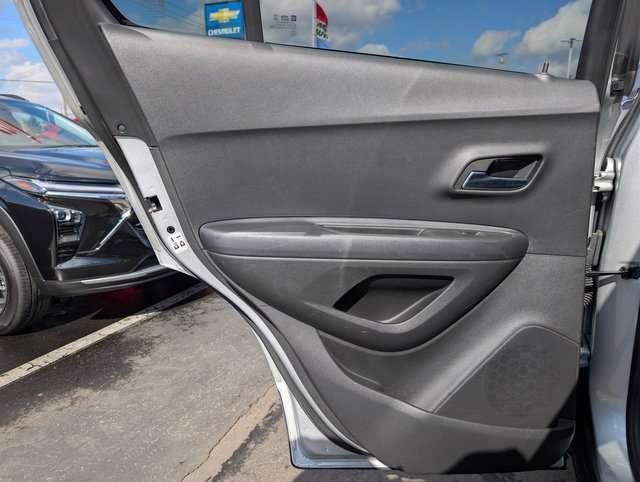 Used 2022 Chevrolet Trax LT w/ LT Convenience Package image 14