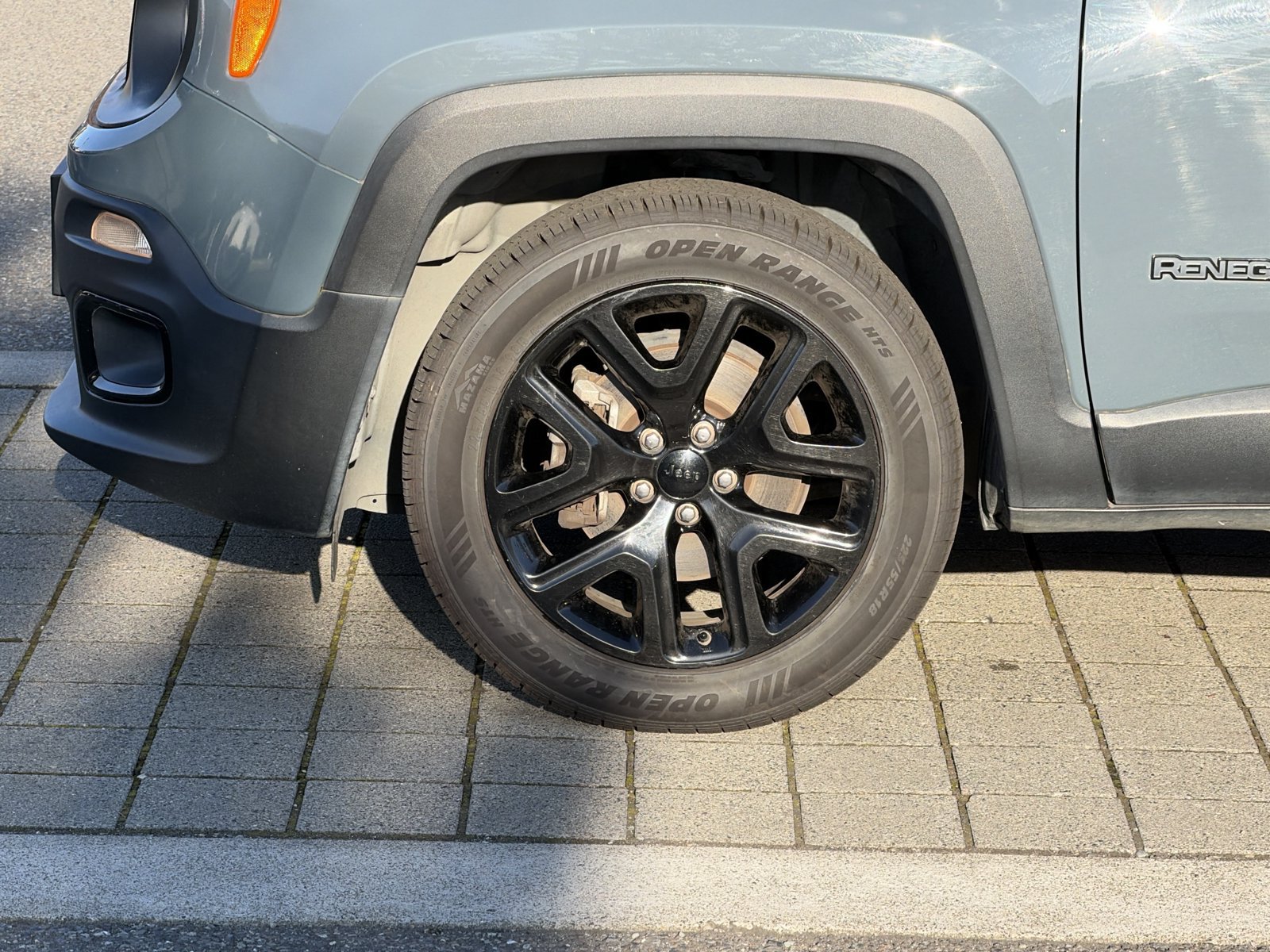Used 2017 Jeep Renegade Altitude FWD image 10