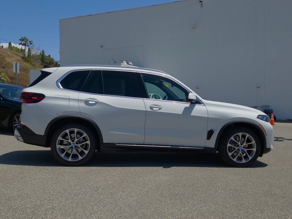 Used 2024 BMW X5 xDrive40i w/ Premium Package AWD/4WD image 4