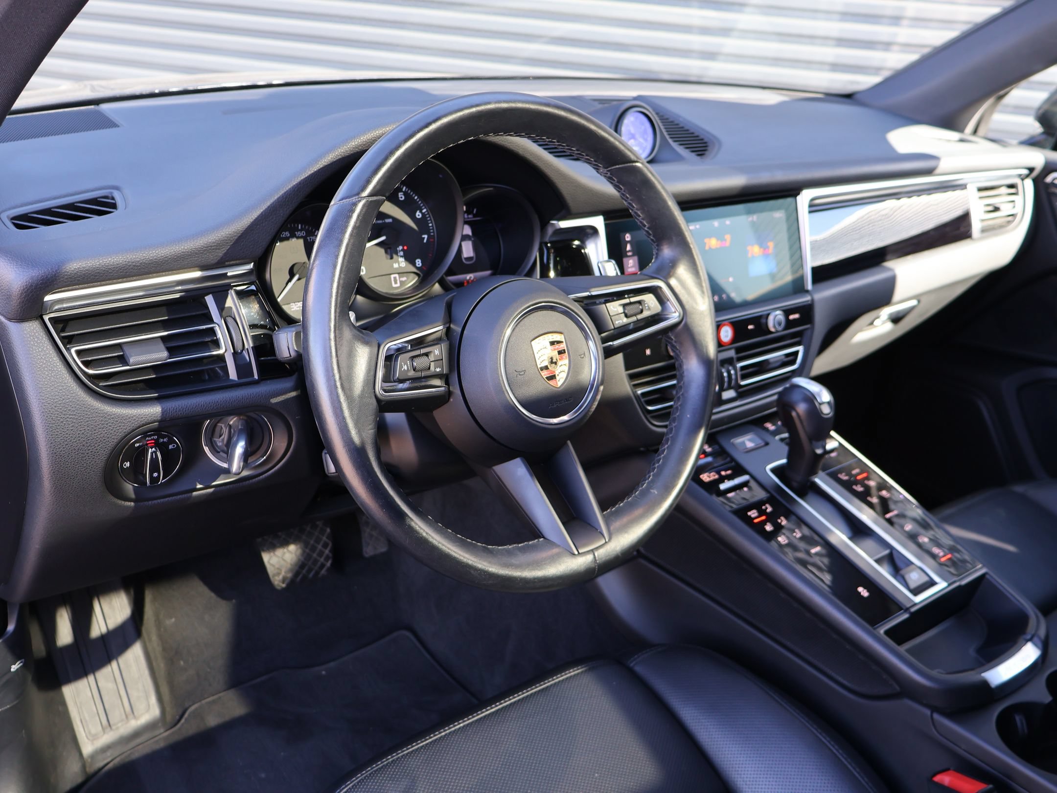 Certified 2023 Porsche Macan AWD/4WD image 4
