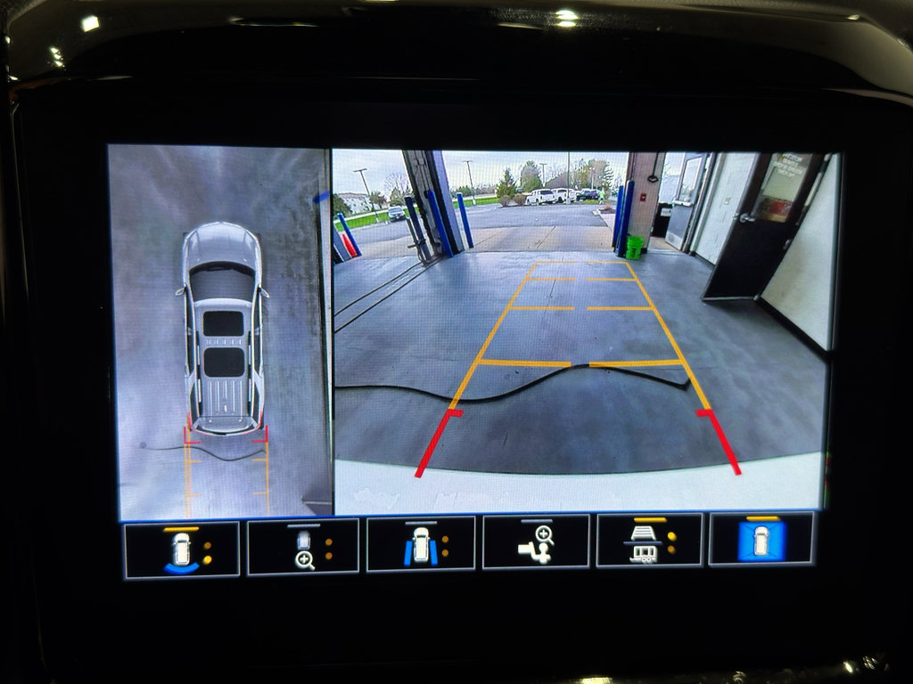 Used 2023 Chevrolet Traverse Premier image 30