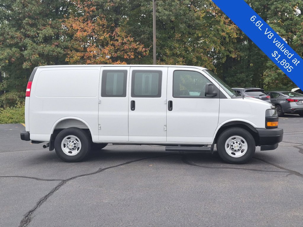 Used 2025 Chevrolet Express 2500 RWD image 3