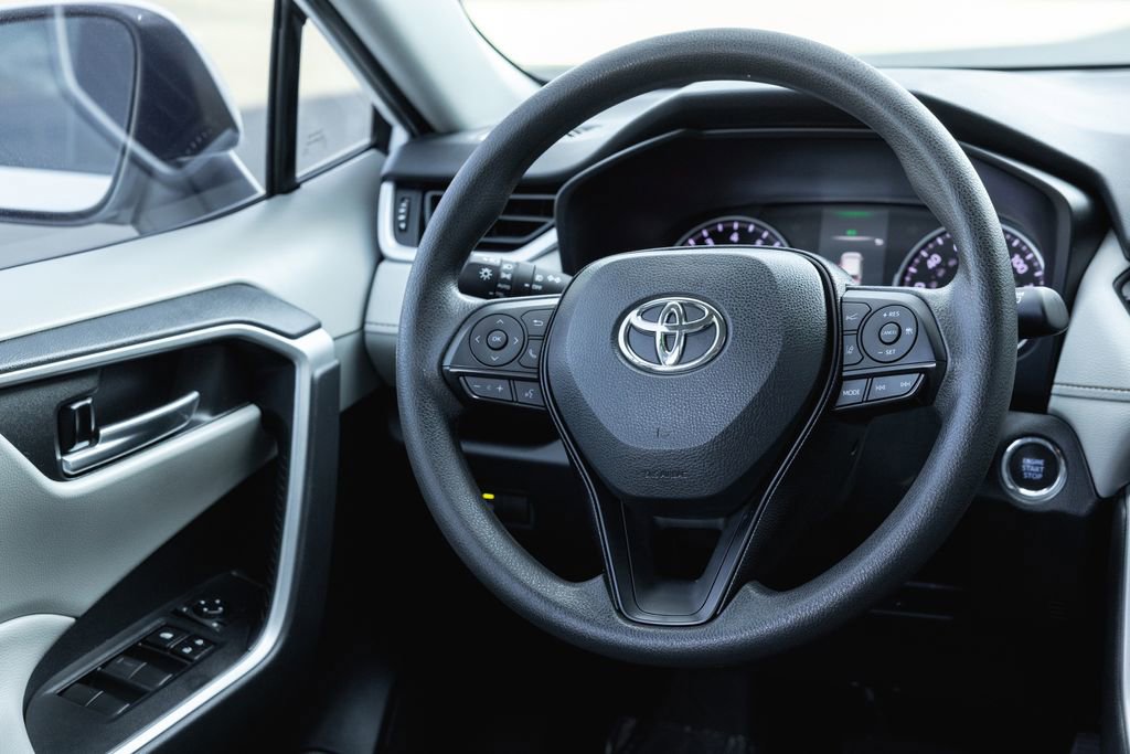 Used 2021 Toyota RAV4 XLE w/ Carpet Mat Package (TMS) image 27