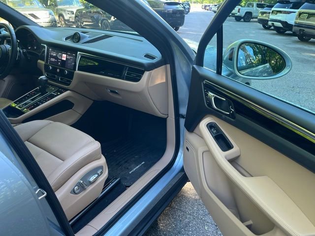 Used 2025 Porsche Macan AWD/4WD image 10