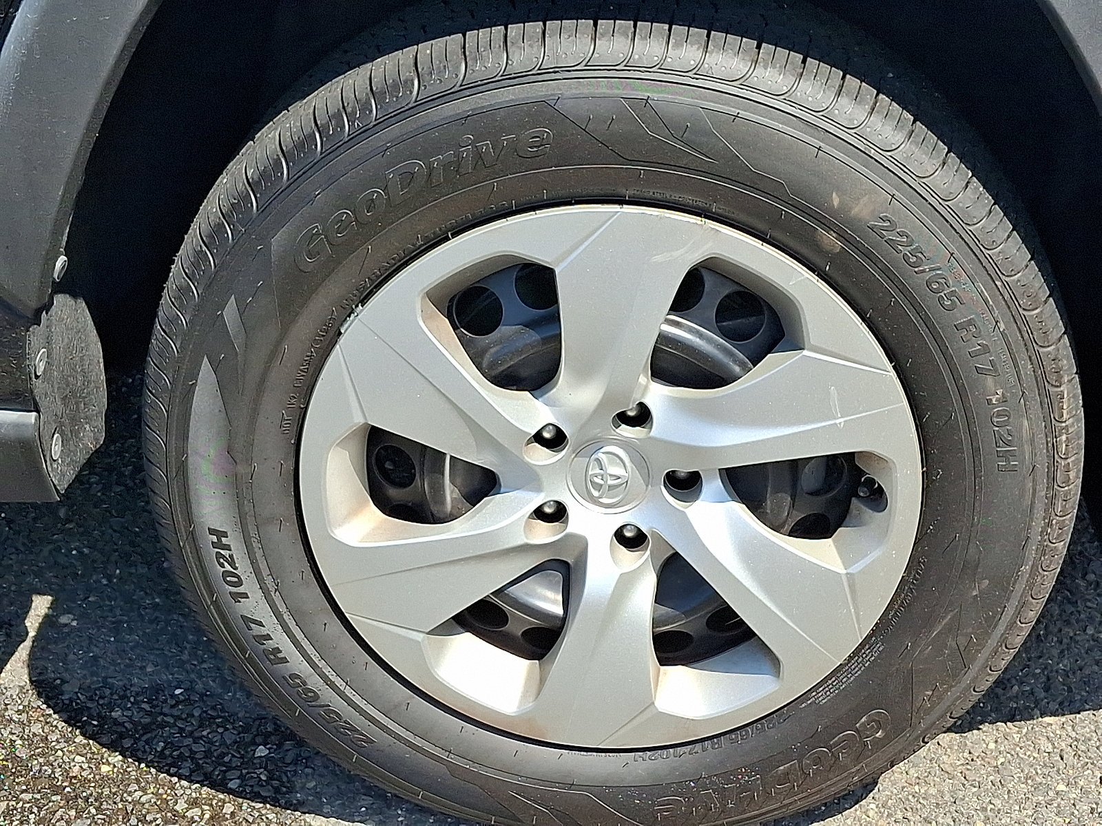 Used 2021 Toyota RAV4 LE w/ Carpet Mat Package (TMS) AWD/4WD image 9