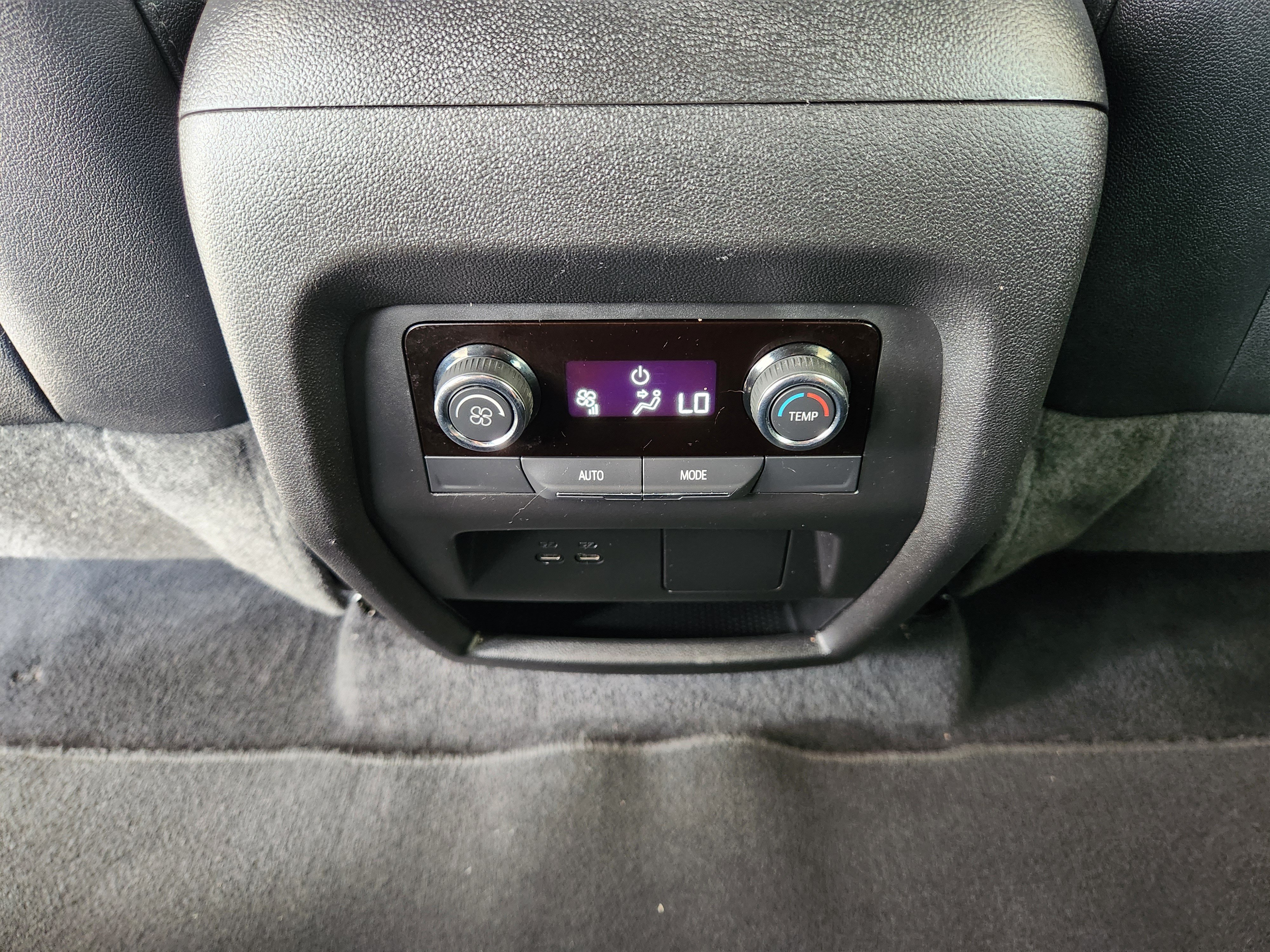 Used 2025 Chevrolet Traverse LT FWD image 32