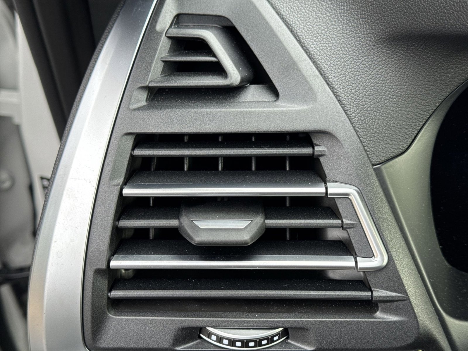 Used 2024 BMW X3 xDrive30i w/ Premium Package image 22