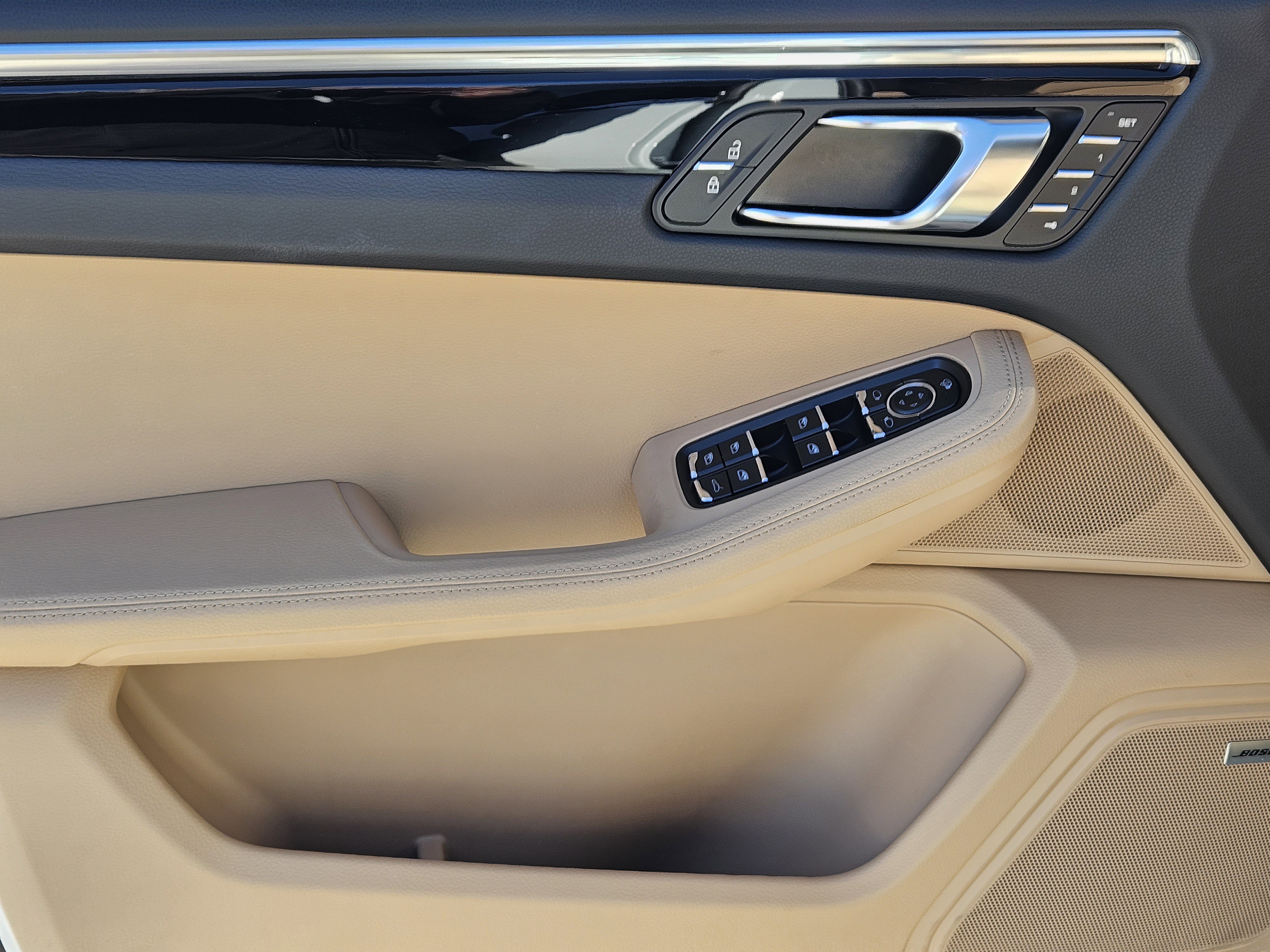 Certified 2025 Porsche Macan S image 22