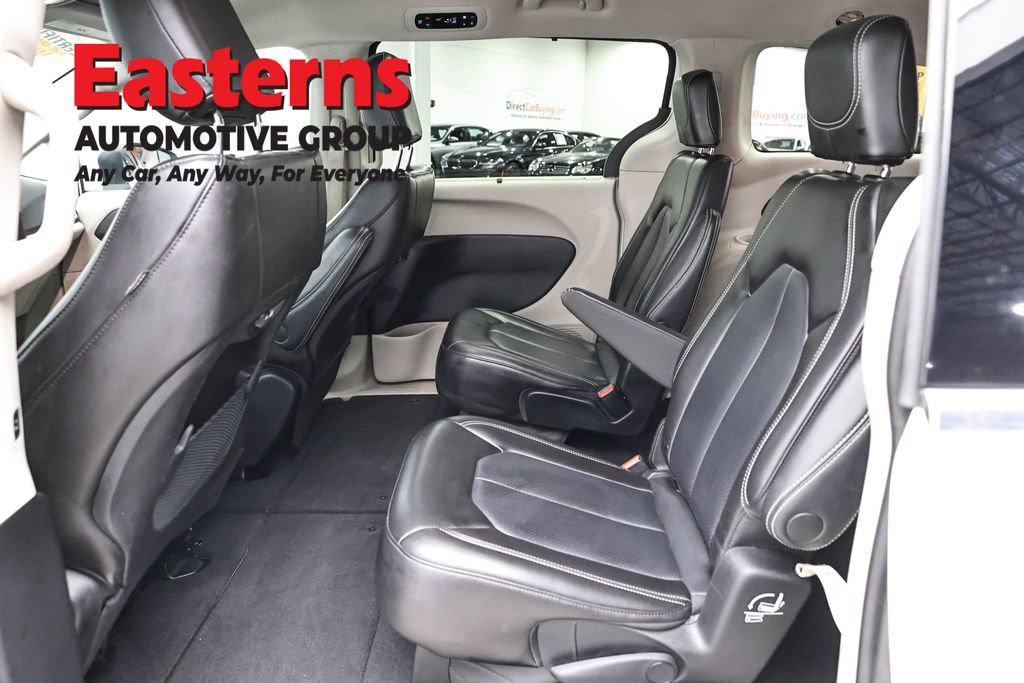 Used 2023 Chrysler Pacifica Touring-L FWD image 23