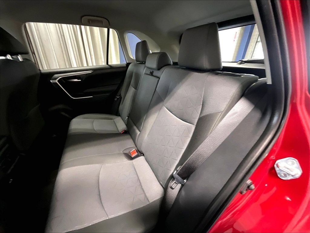 Used 2025 Toyota RAV4 XLE AWD/4WD image 15