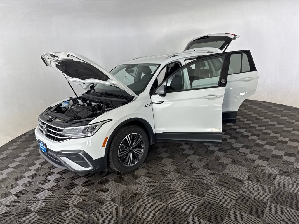 Used 2024 Volkswagen Tiguan Wolfsburg Edition AWD/4WD image 11