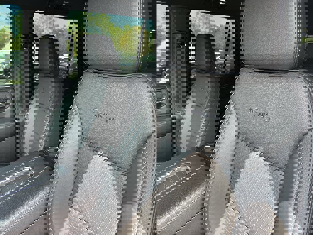 Used 2024 GMC Yukon Denali image 14