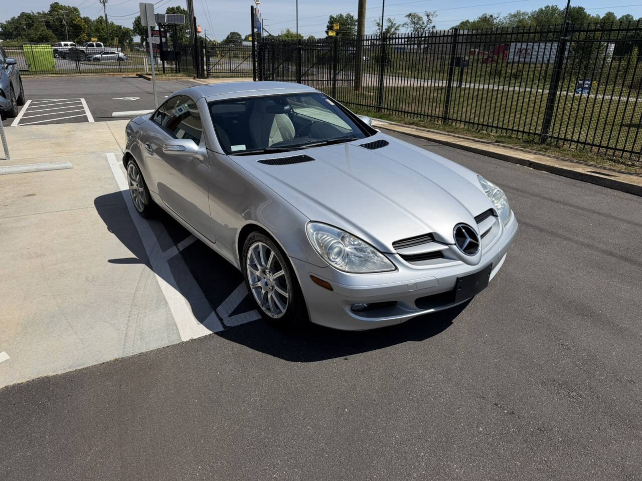 Used 2005 Mercedes-Benz SLK 350 image 8