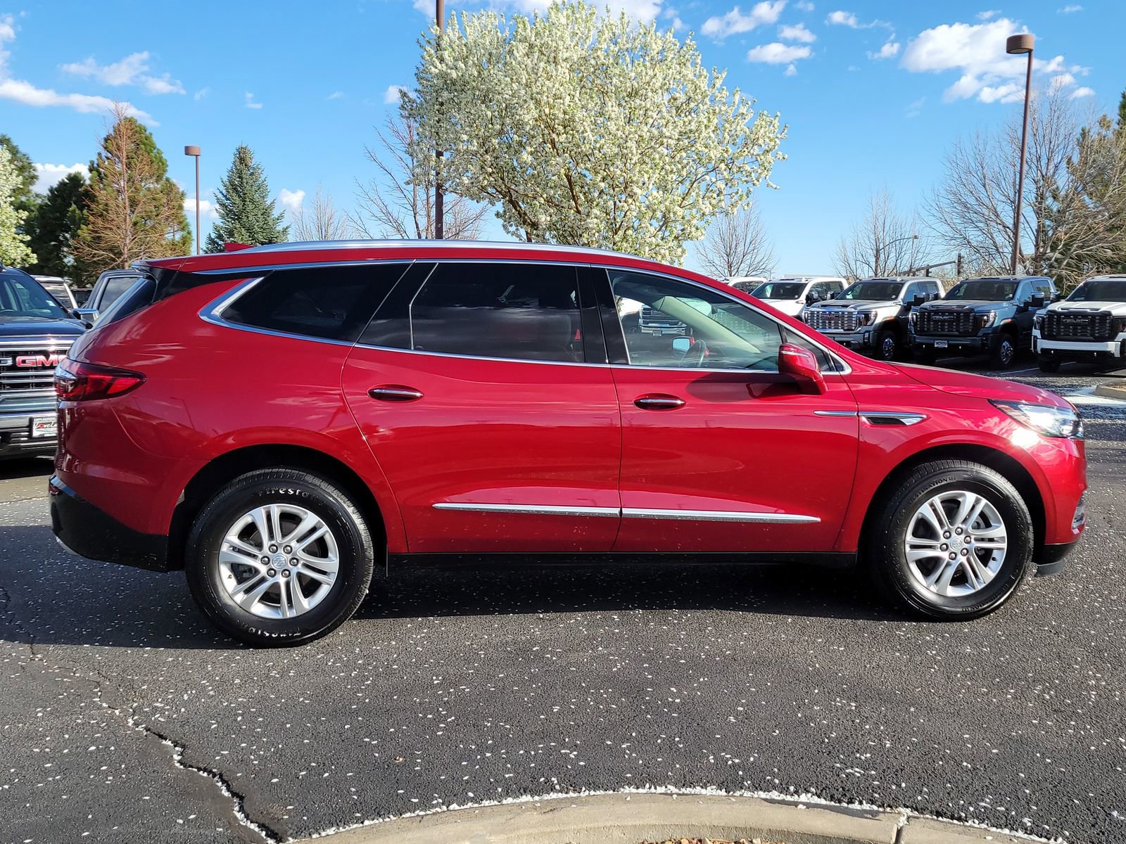 Used 2020 Buick Enclave Essence w/ Sound and Sites Package image 2