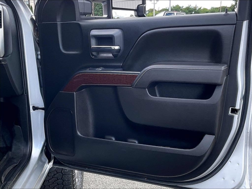 Used 2017 GMC Sierra 2500 SLE w/ HD SLE Preferred Plus Package AWD/4WD image 12