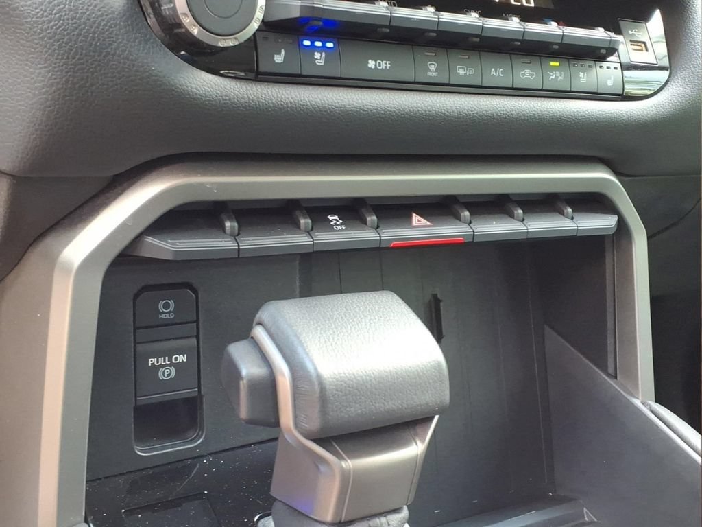 Used 2023 Toyota Tundra Limited AWD/4WD image 8
