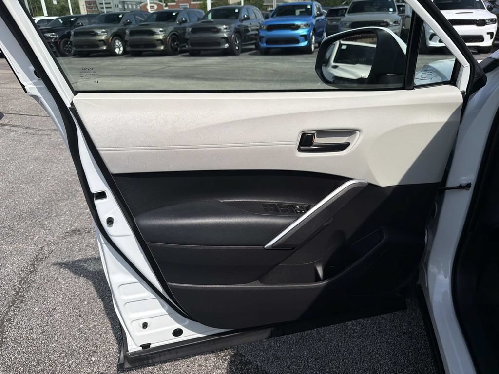 Used 2022 Toyota Corolla Cross LE AWD/4WD image 18