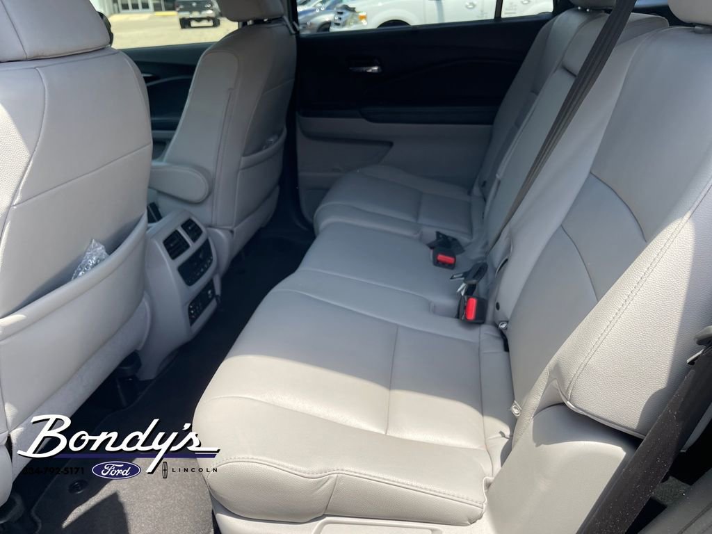 Used 2018 Honda Pilot Touring image 11