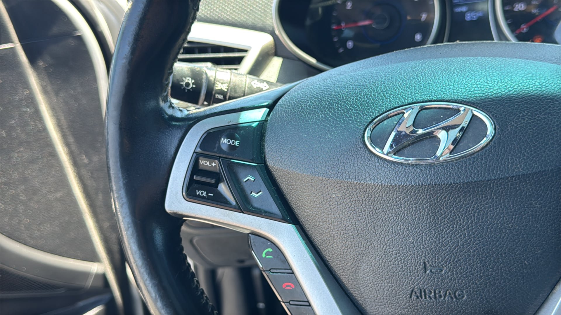 Used 2016 Hyundai Veloster w/ Option Group 02 FWD image 27