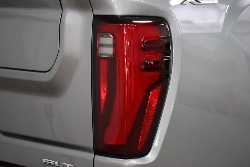 Used 2025 GMC Sierra 2500 SLT w/ SLT Premium Package AWD/4WD image 19