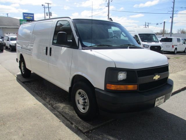 Used 2017 Chevrolet Express 3500 Extended image 3