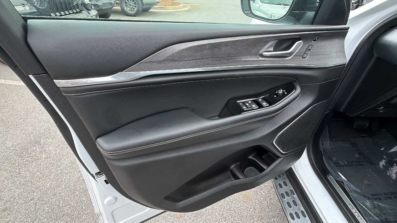 Certified 2025 Jeep Grand Cherokee L Overland w/ Luxury Tech Group IV image 14