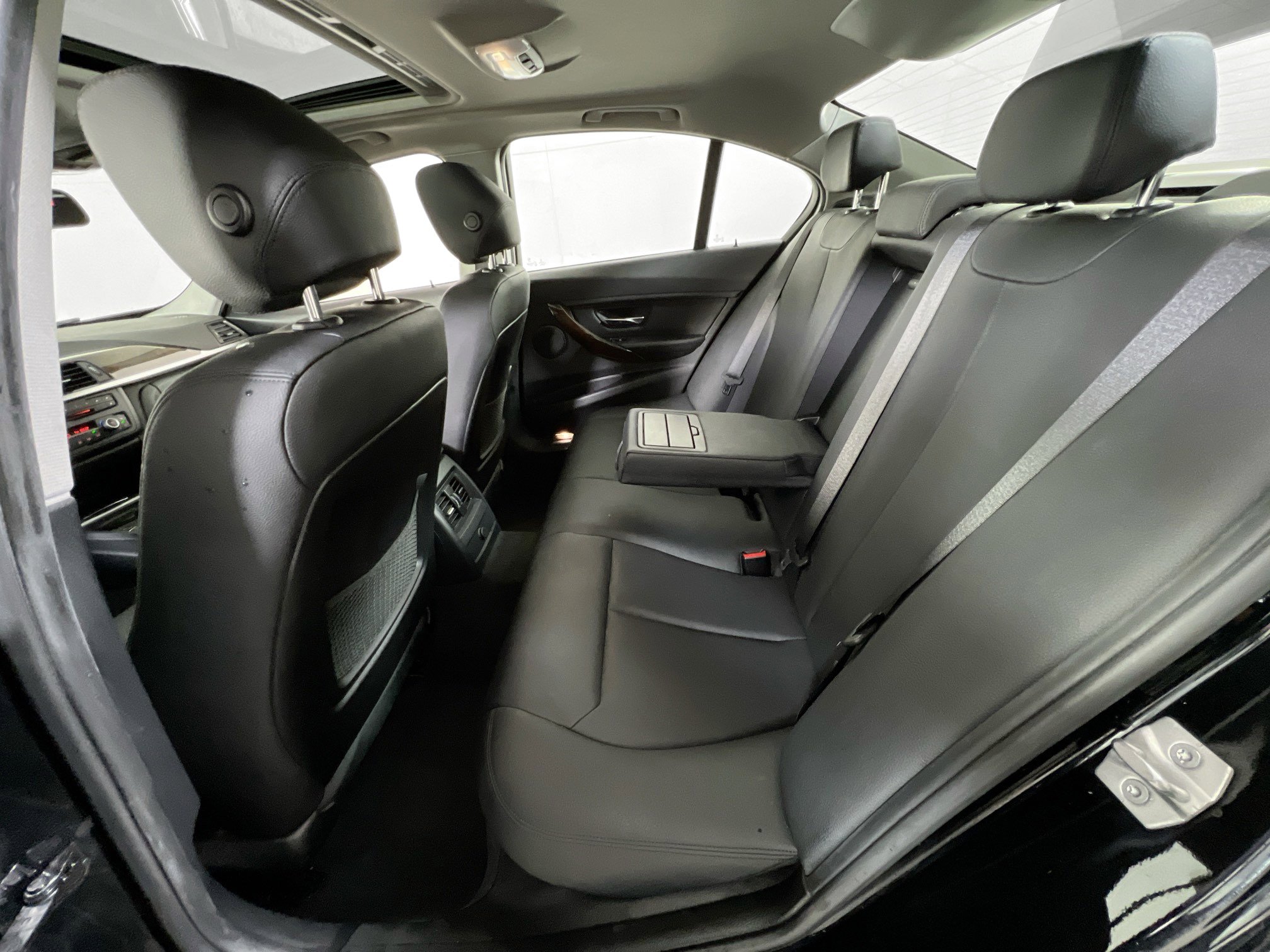 Used 2015 BMW 320i xDrive Sedan image 25