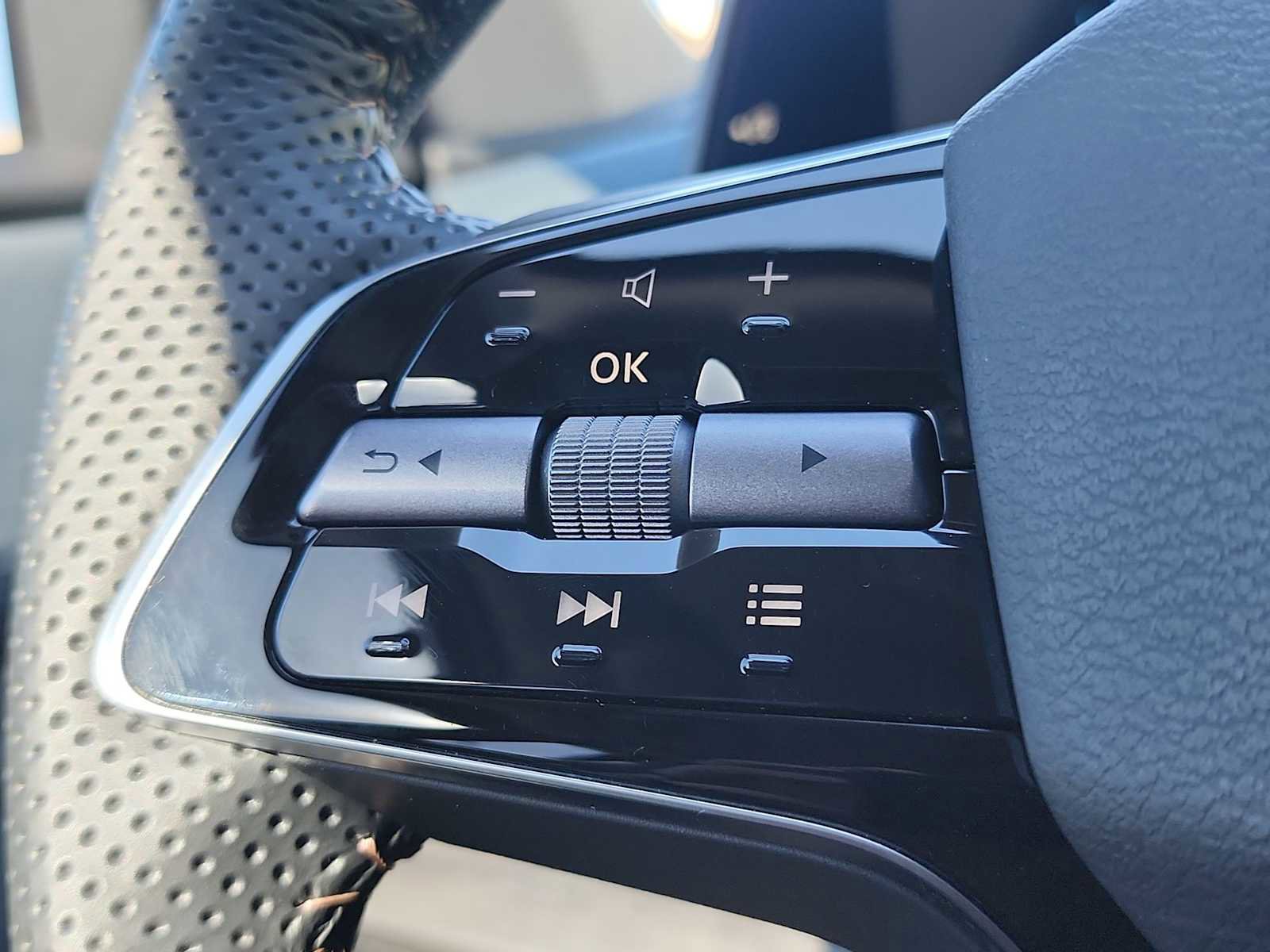 Used 2023 Nissan Ariya AWD/4WD image 29