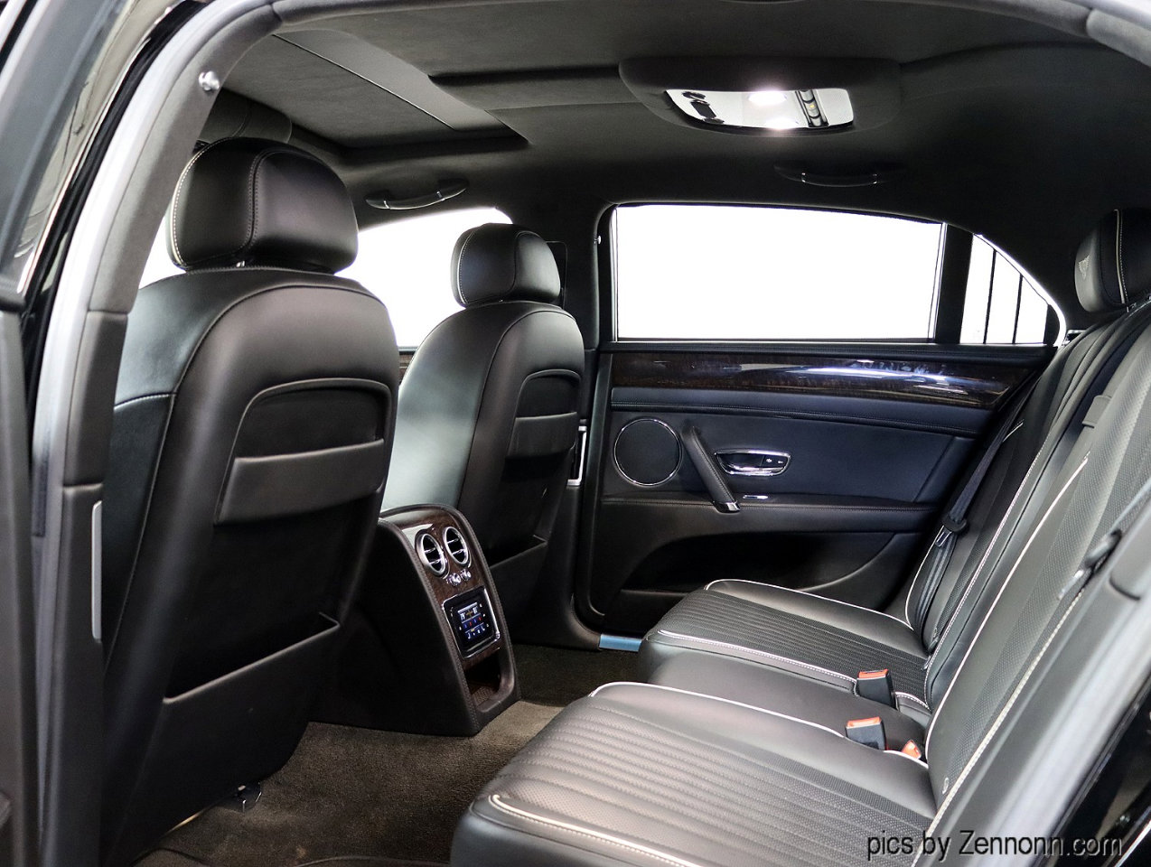 Used 2018 Bentley Flying Spur V8 image 16