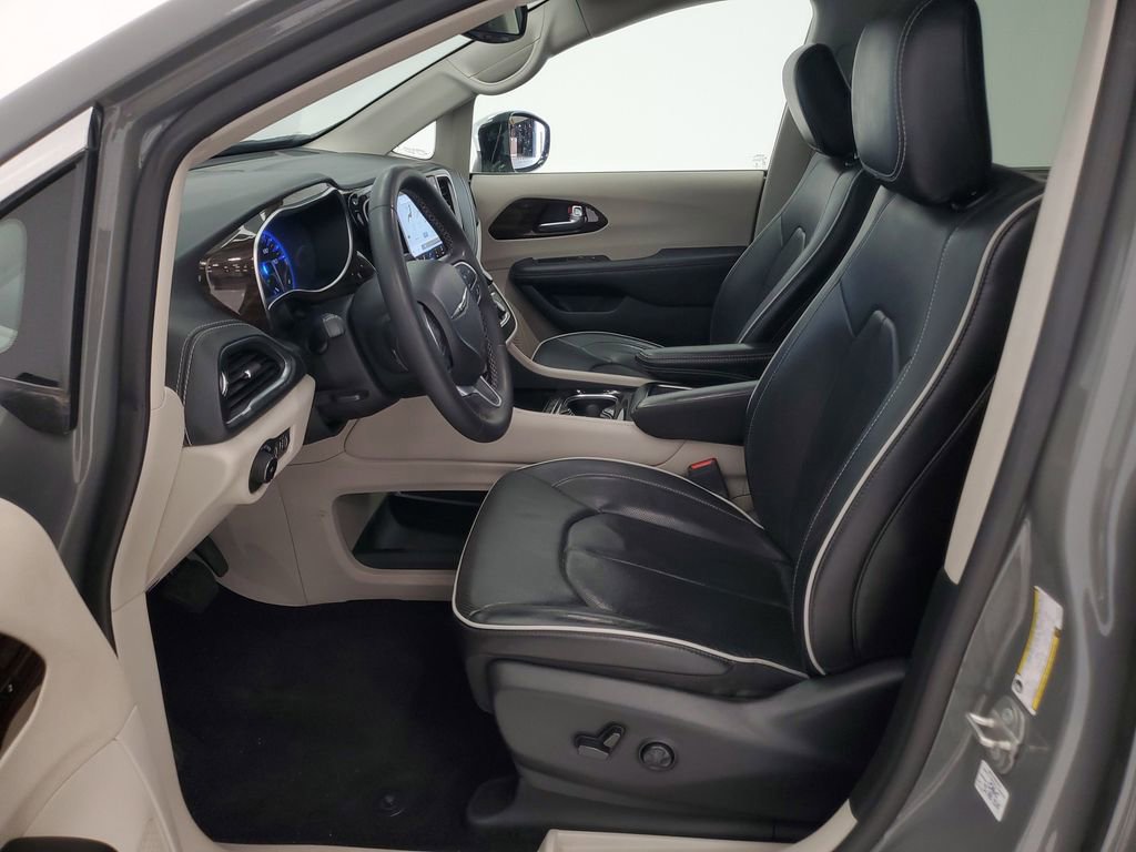 Used 2023 Chrysler Pacifica Limited FWD image 12