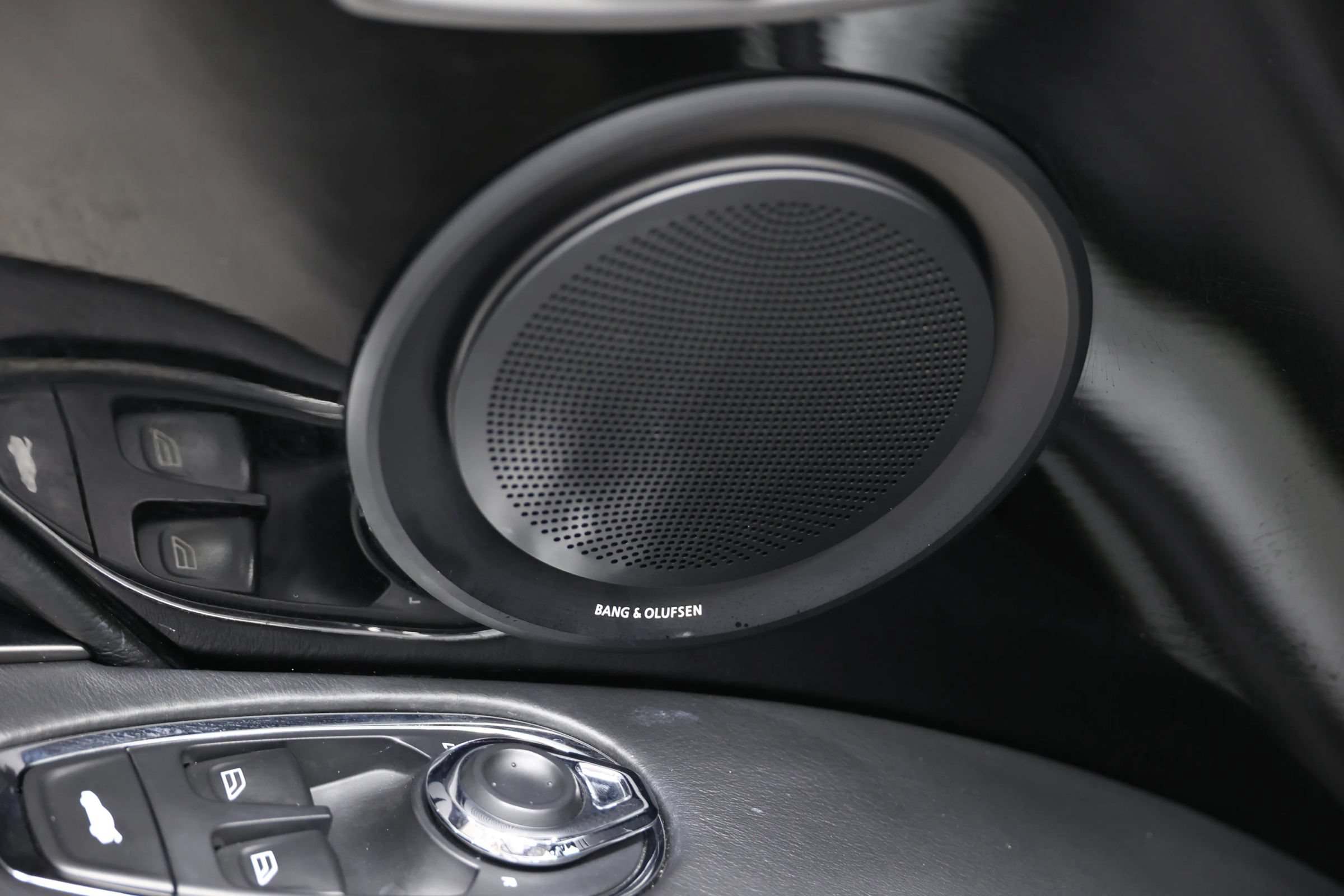 Used 2019 Aston Martin DB11 Volante RWD image 14