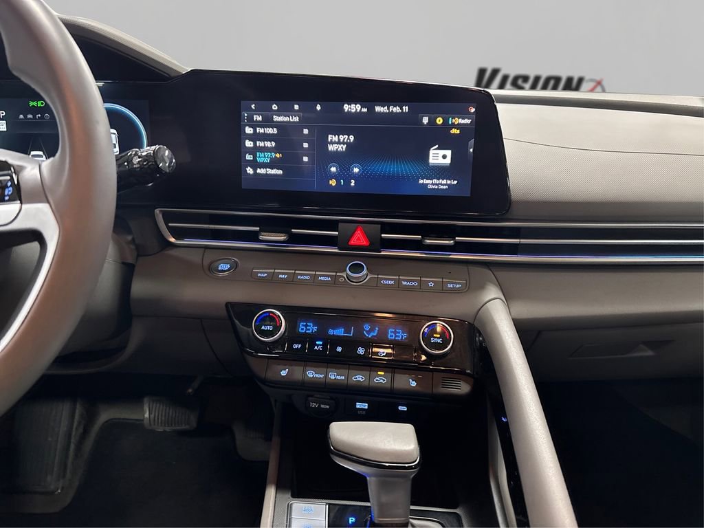 Certified 2025 Hyundai Elantra SEL image 18